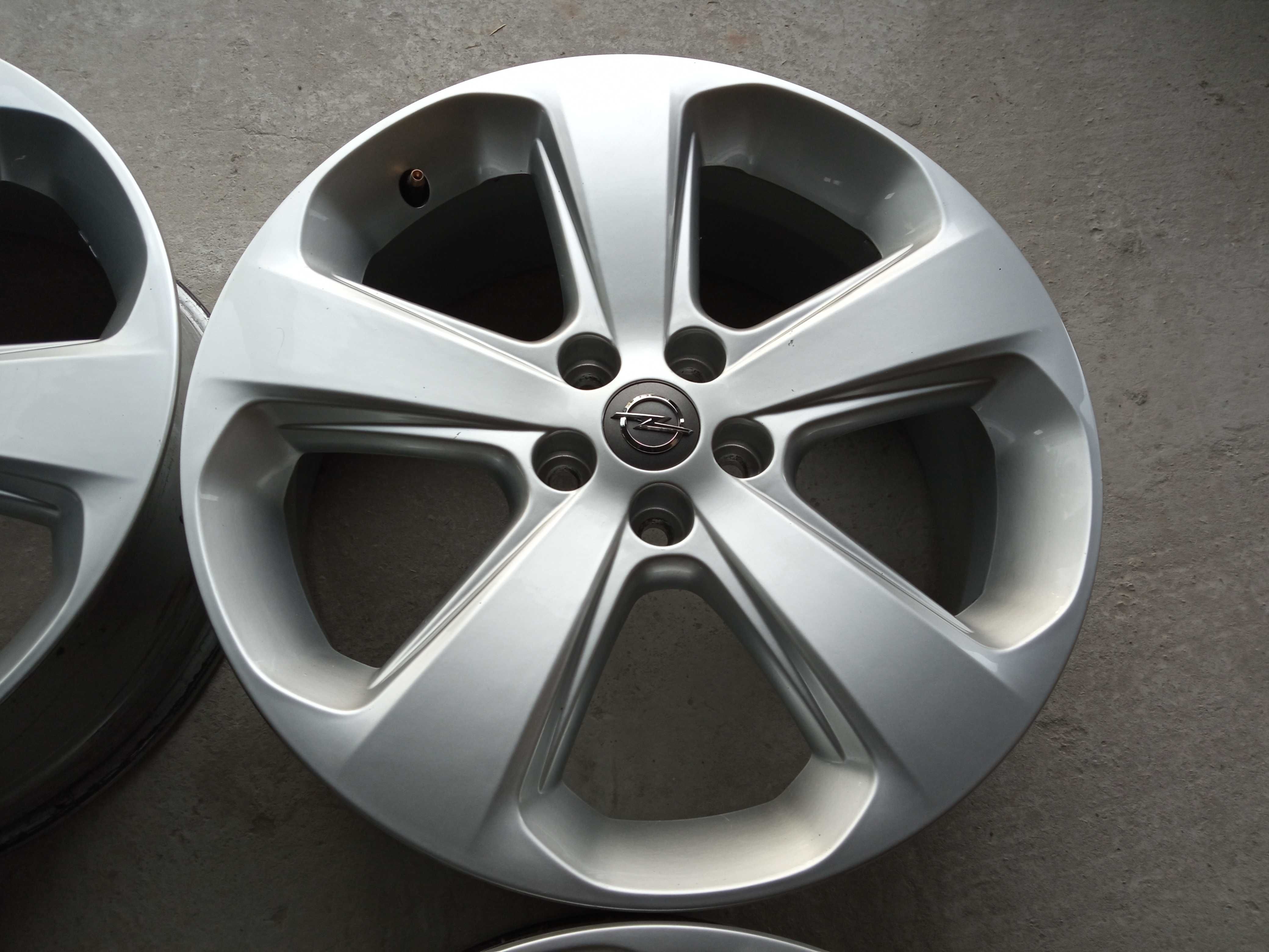 Felgi Opel 18cali 5x105 et38 7J