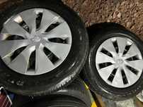 koła zimowe Toyota Dunlop 195x65x15 z czujnikami i kołpakami