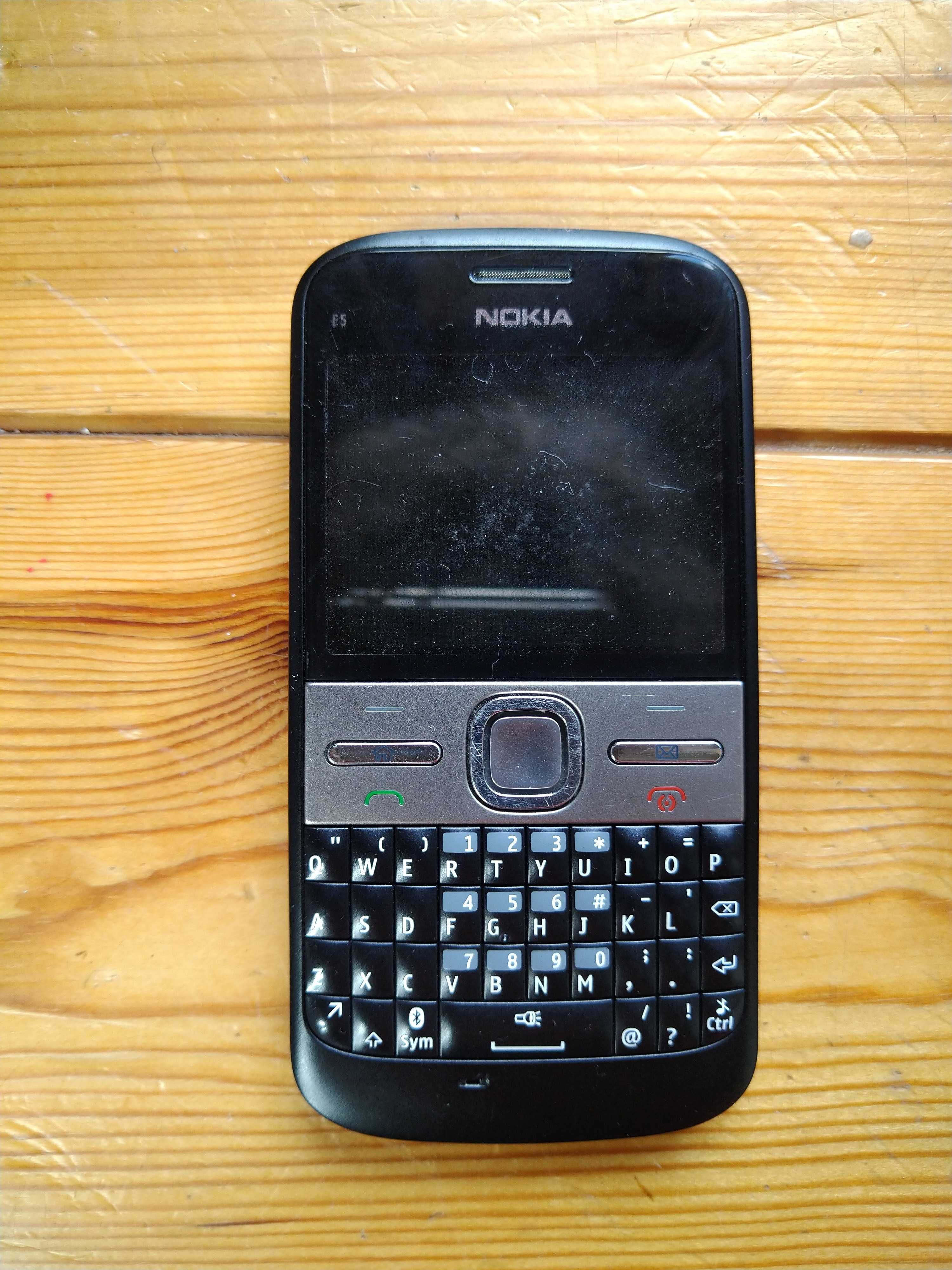 Nokia E5-00 w ładnym stanie
