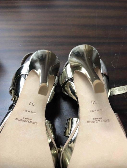 Yves Saint Laurent Sandálias Modelo Tribute 36