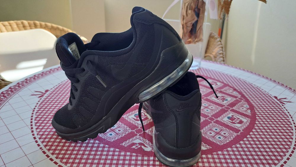 Vendo 3 pares de sapatilhas ler descrição.