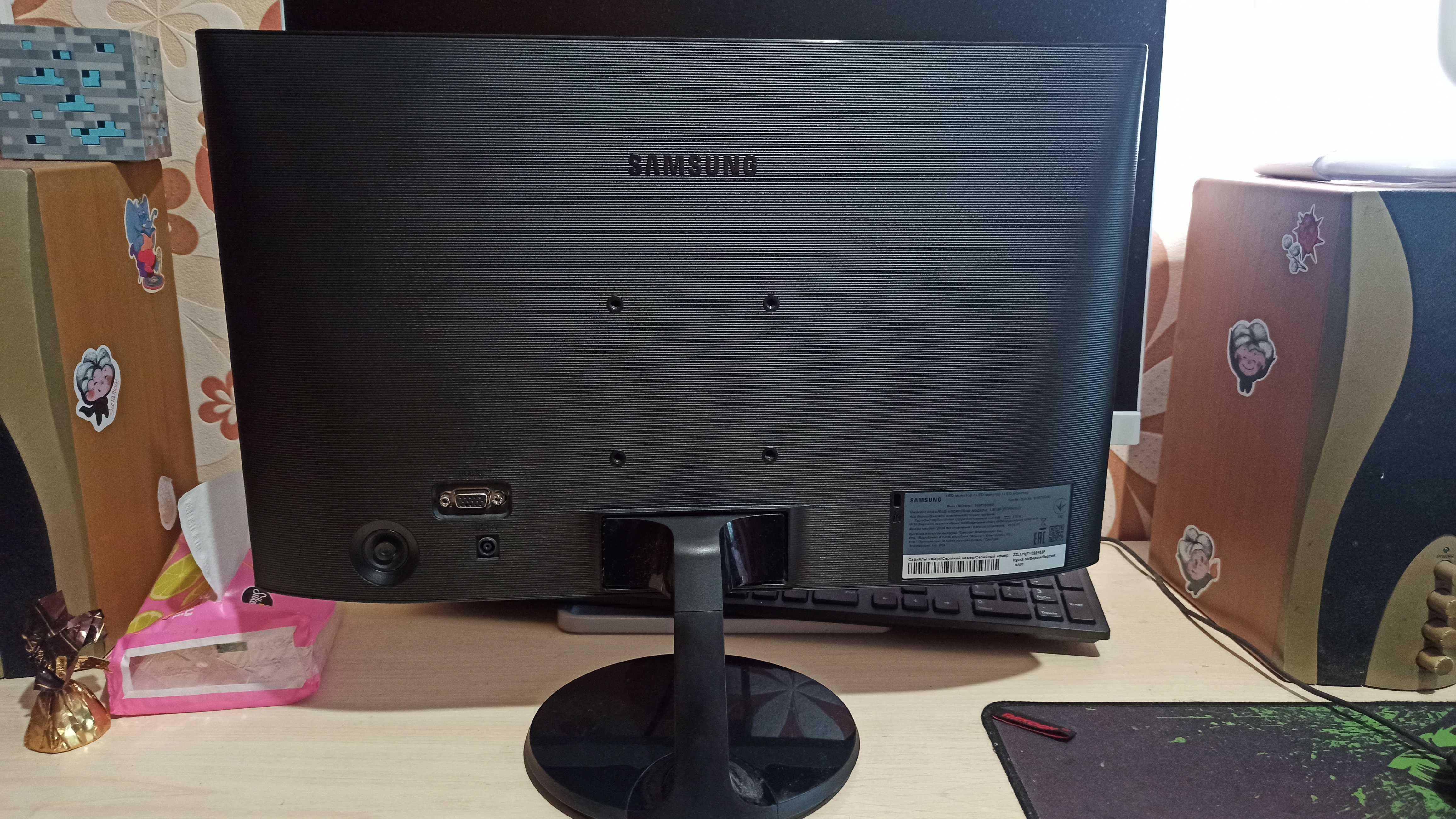Монітор Samsung S19F350H у відмінному стані