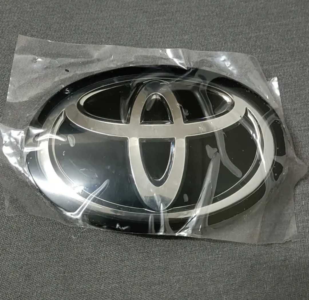Эмблема(логотип)ПОД дистроник радар Toyota черная,гибрид значок новая!