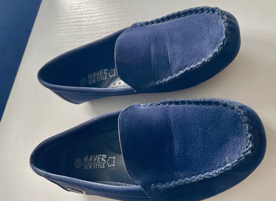 Buty mega stan zamszowe idealne na komunie, rozmiar 39 grantowe