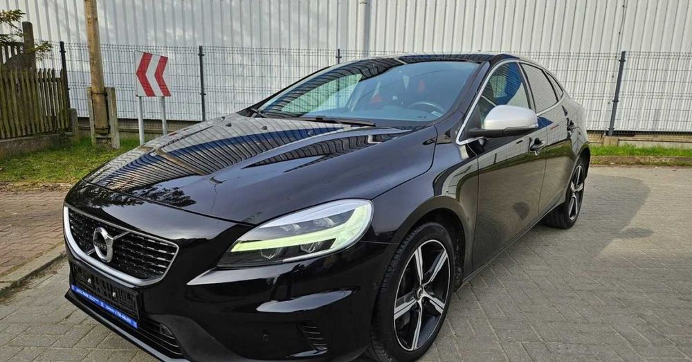 Volvo V40 Бампер запчастини деталь вольво в40 запчасти