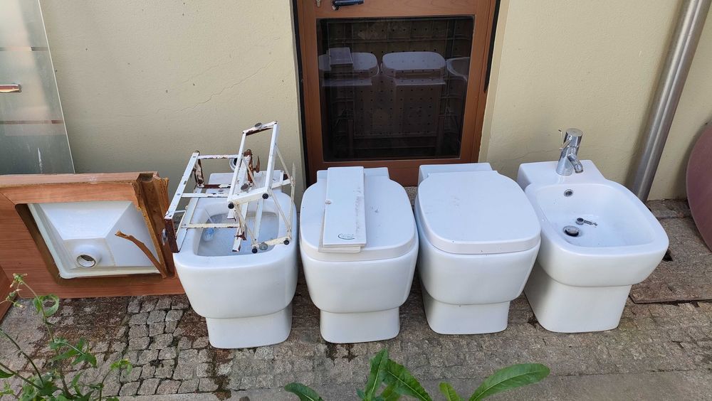 loiças e acessórios de casa de banho