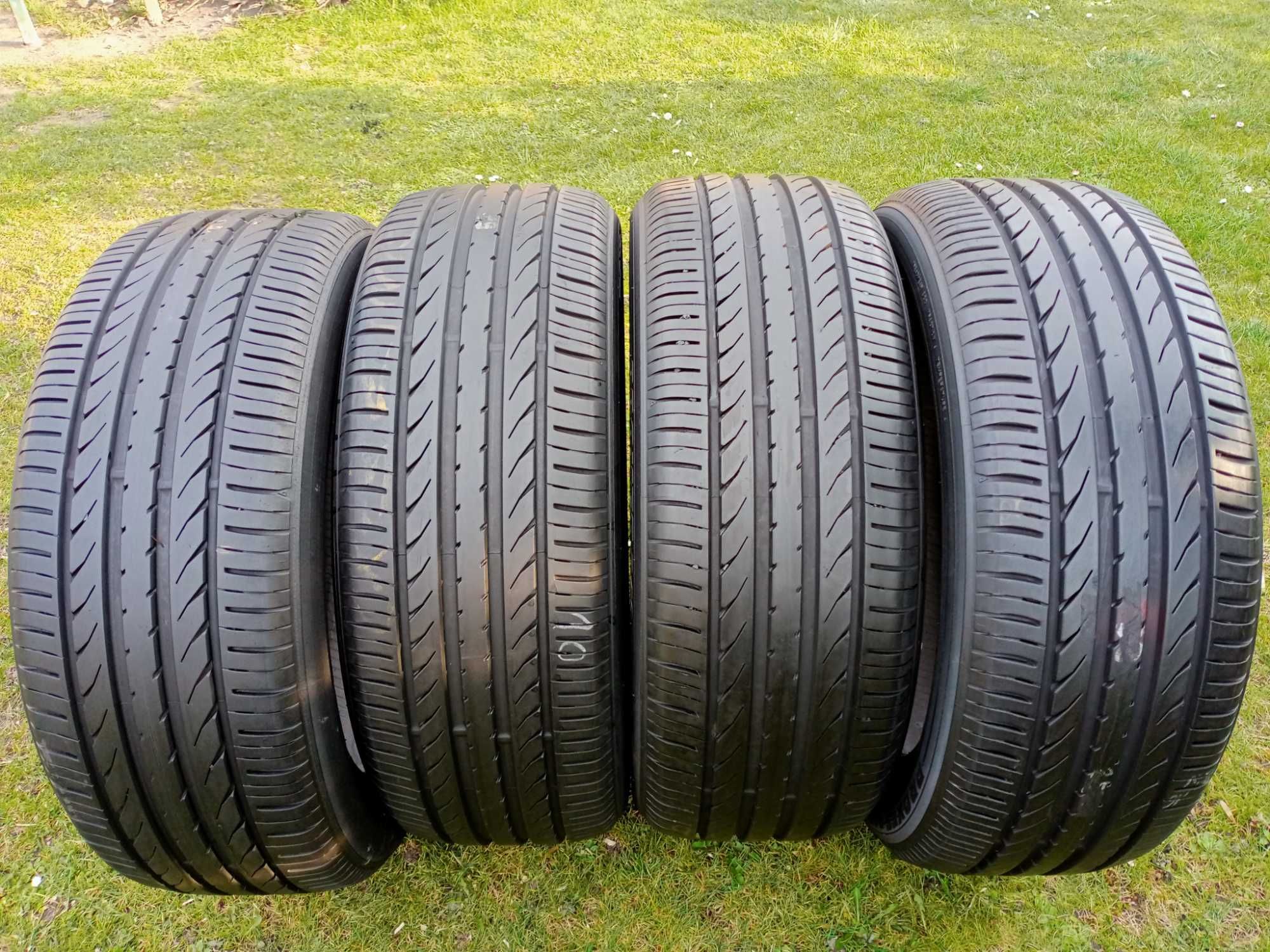 komplet opon letnich marki Toyo w rozmiarze 215/50/18