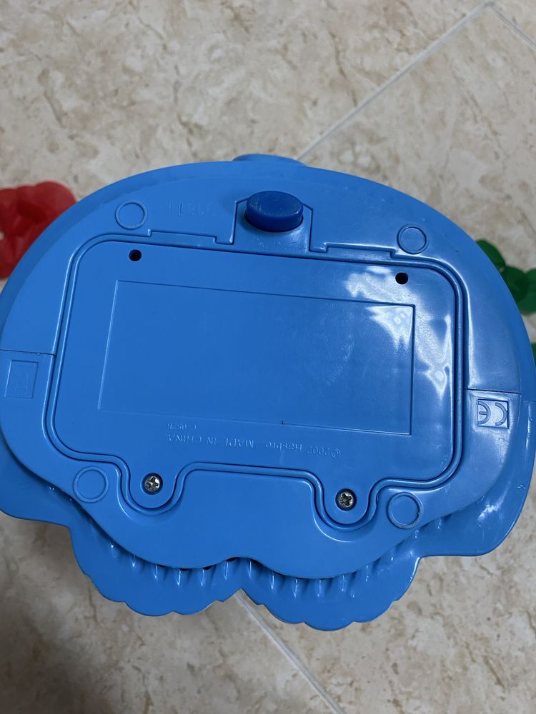 Brinquedo em otimo estado (inclui pilhas)
