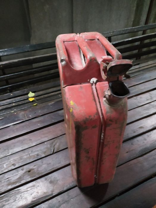 Каністра металева