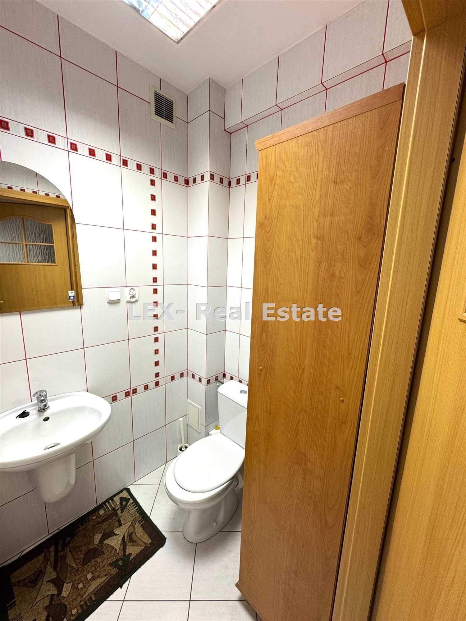 Do wynajęcia lokal biurowy 41 m2 w ścisłym centrum Pruszkowa.