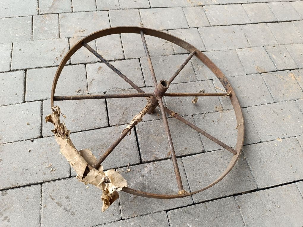 Zabytkowe nowe koło żelazne do wozu konnego Przeworsk Rzeszów