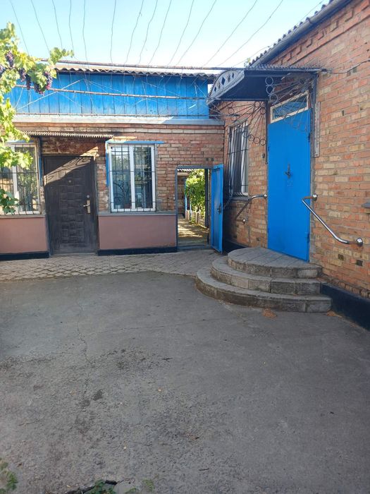 Продається будинок в с.Новомайське ,4 км. від Зарічного.