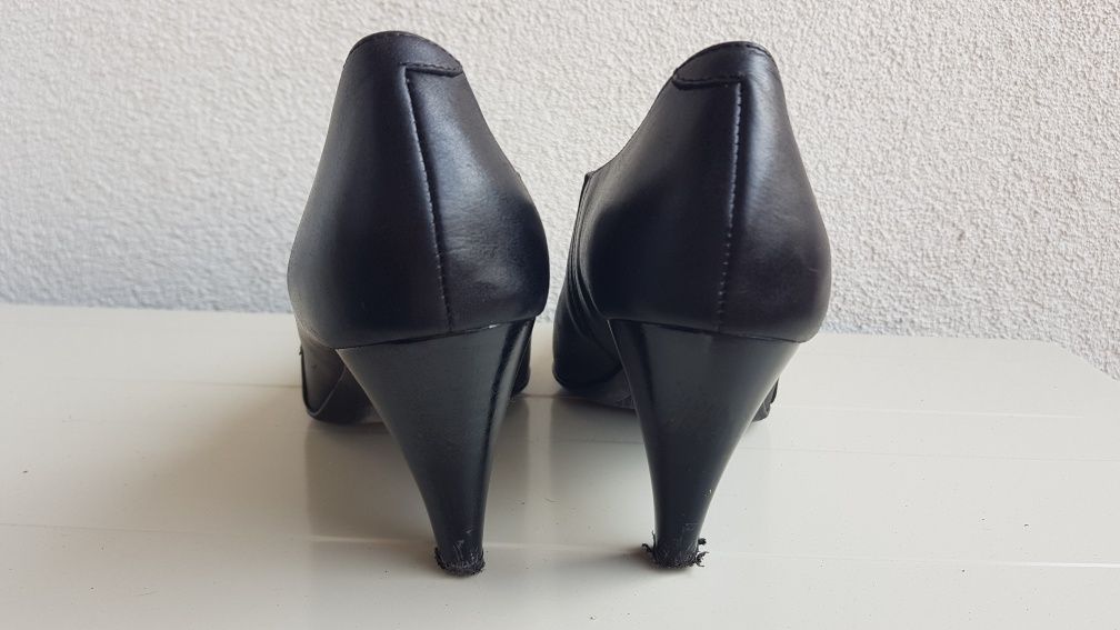 Skórzane botki na obcasie, 38