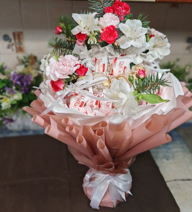 Букети з цукерок від 250 грн