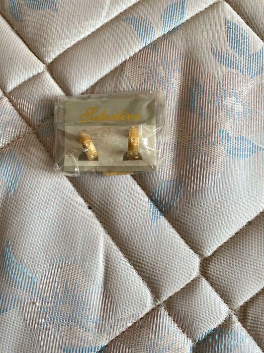 brincos dourados novos nunca usados