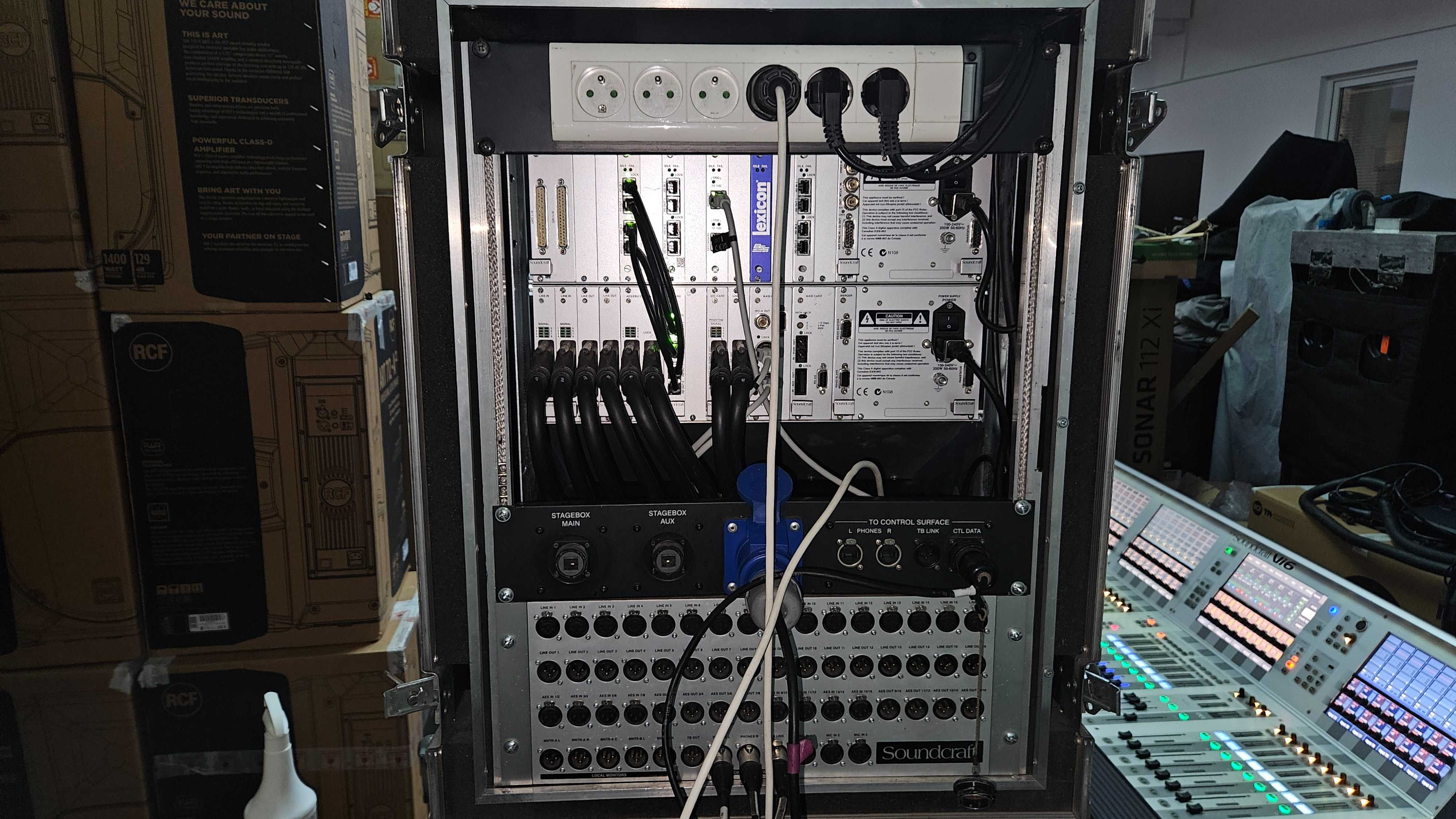 Mikser Soundcraft Vi6 + Stagerack 64/32 + Roadcases