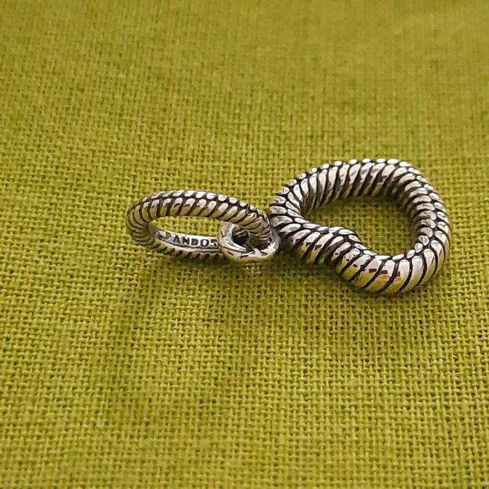 Pulseiras, Colares, Brincos, Porta-Charms p colar Pandora NOVOS