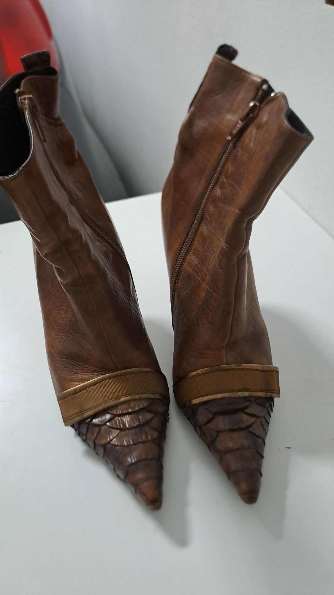Botins em pele 37