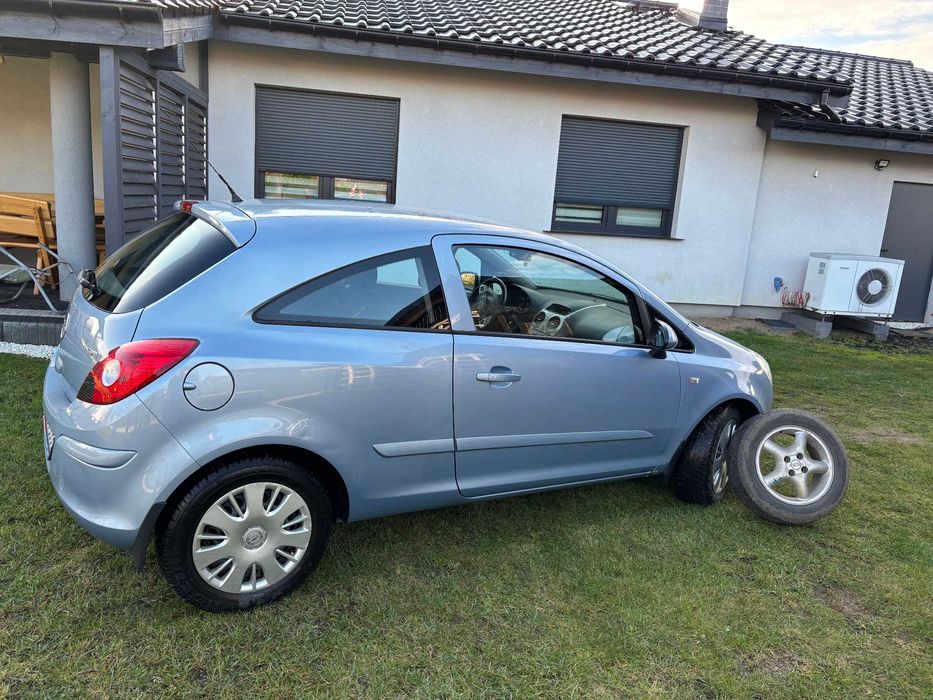 Sprzedam bardzo ładnego OPELA CORSE D 1,3 CDTI  zarejestrowana