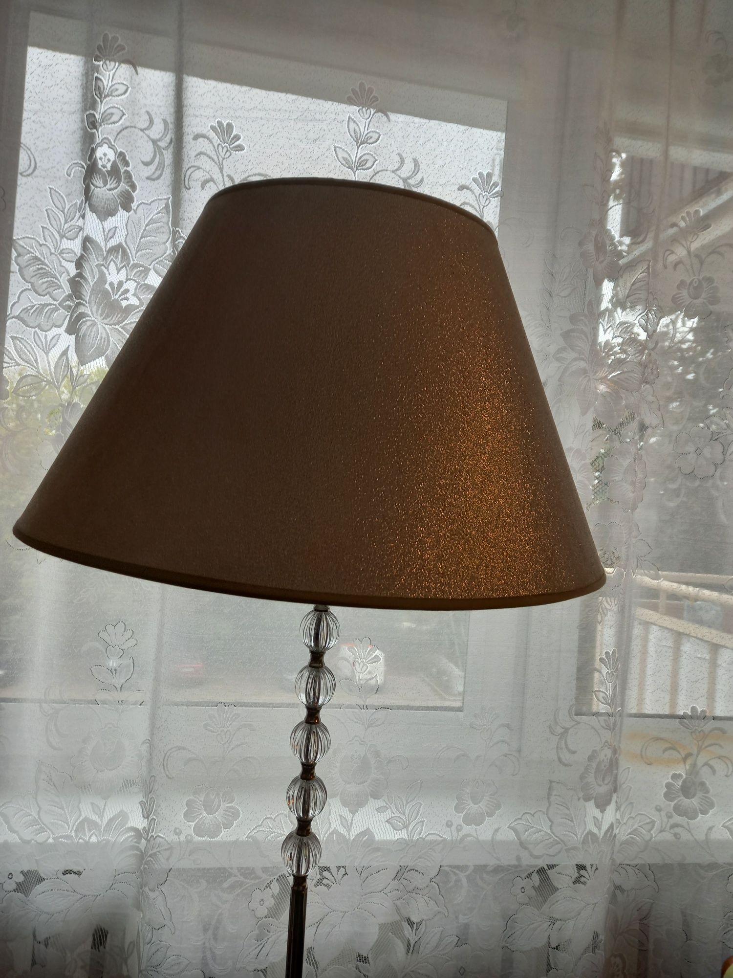 Lampa stojąca podłogowa