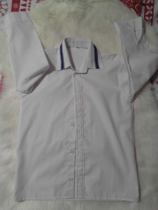 Elegancka koszula wizytowa biała z granatowym lampasem roz.110cm