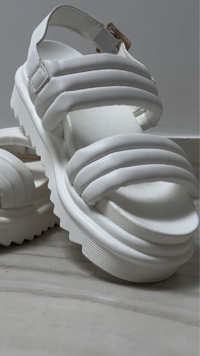 Босоніжки білі, 38 розмір