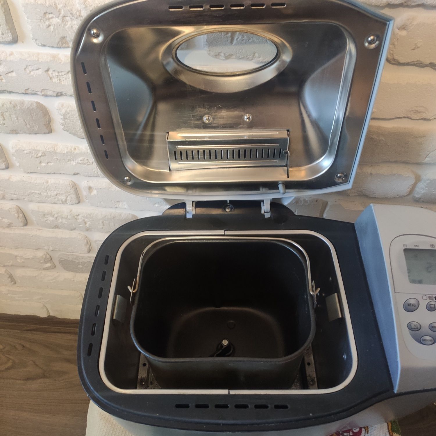 Хлебопечка,хлебопечь,хлібопіч,хлібопічка DeLonghi BDM125S! Гарний стан