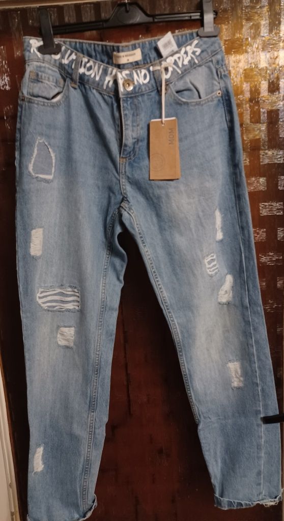 Spodnie jeans z przetarciami
