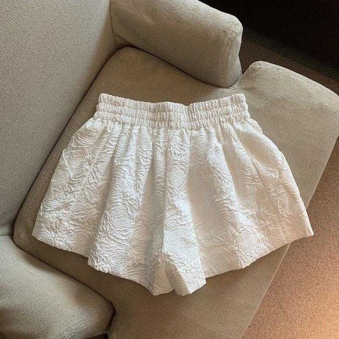 Шорти в квітковий принт, чорні та молочні