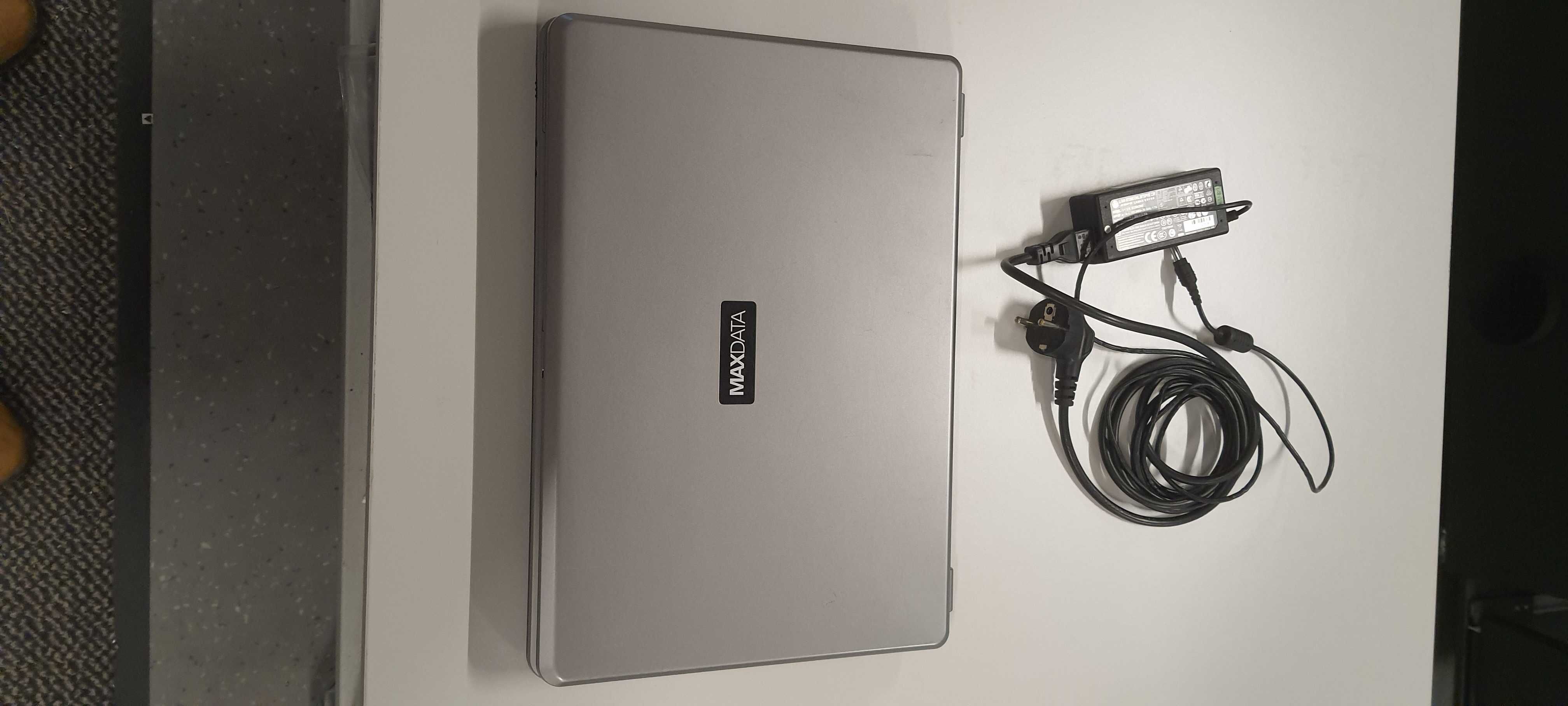 Laptop Maxdata bez baterii
