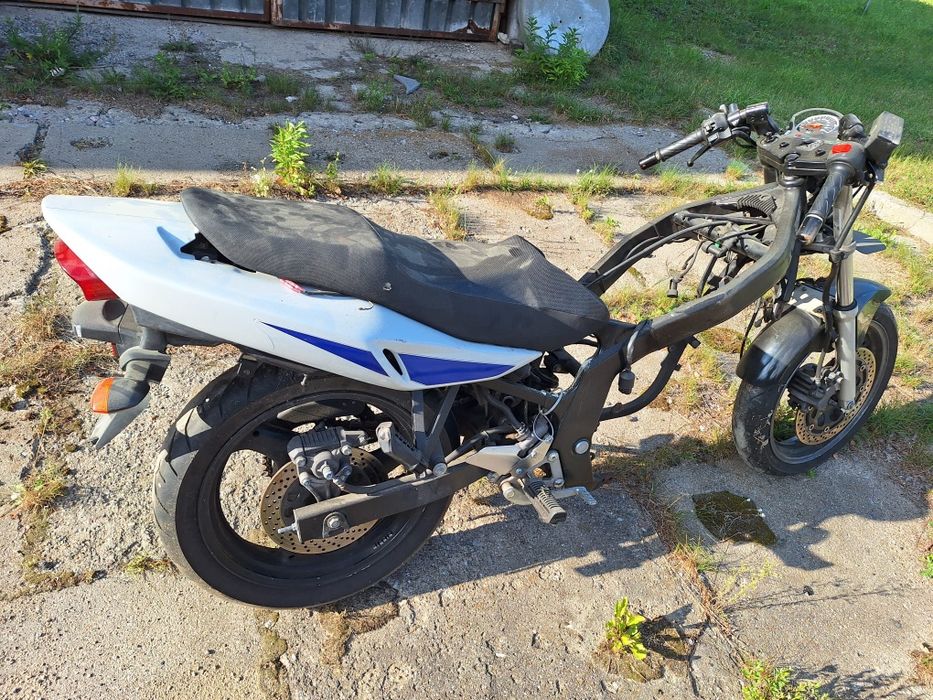 Suzuki GS500F w całości
