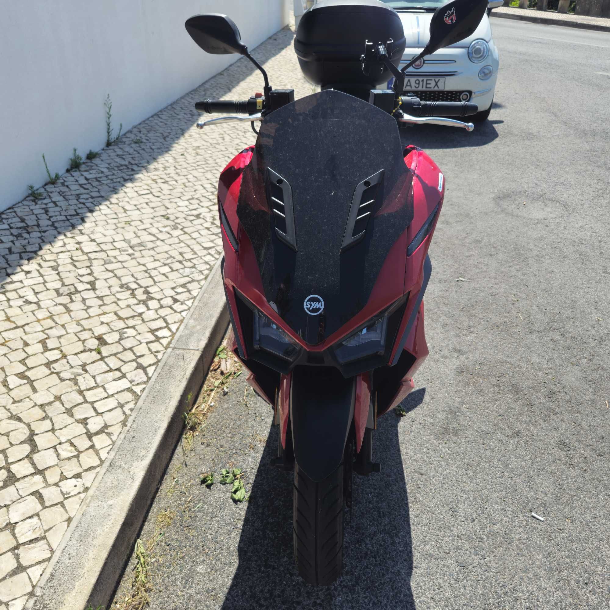 Vendo uma mota .