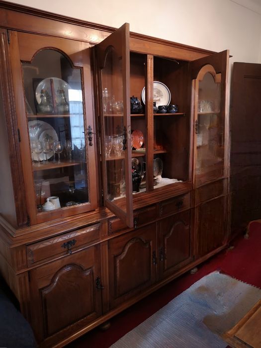 Aparador e cristaleira