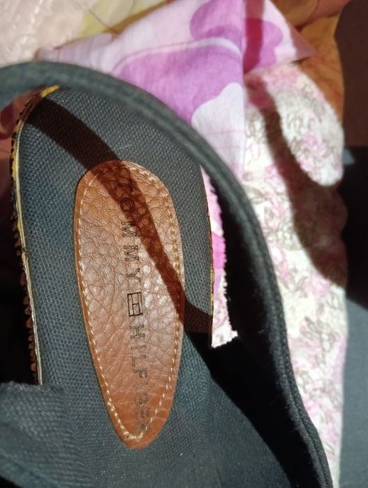 Sandały na koturnie