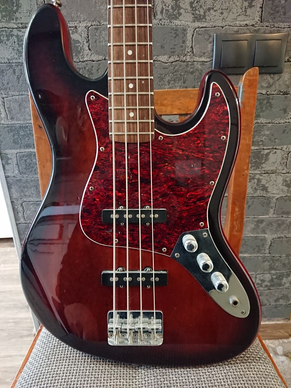 Басгитара Fender Jazz Bass