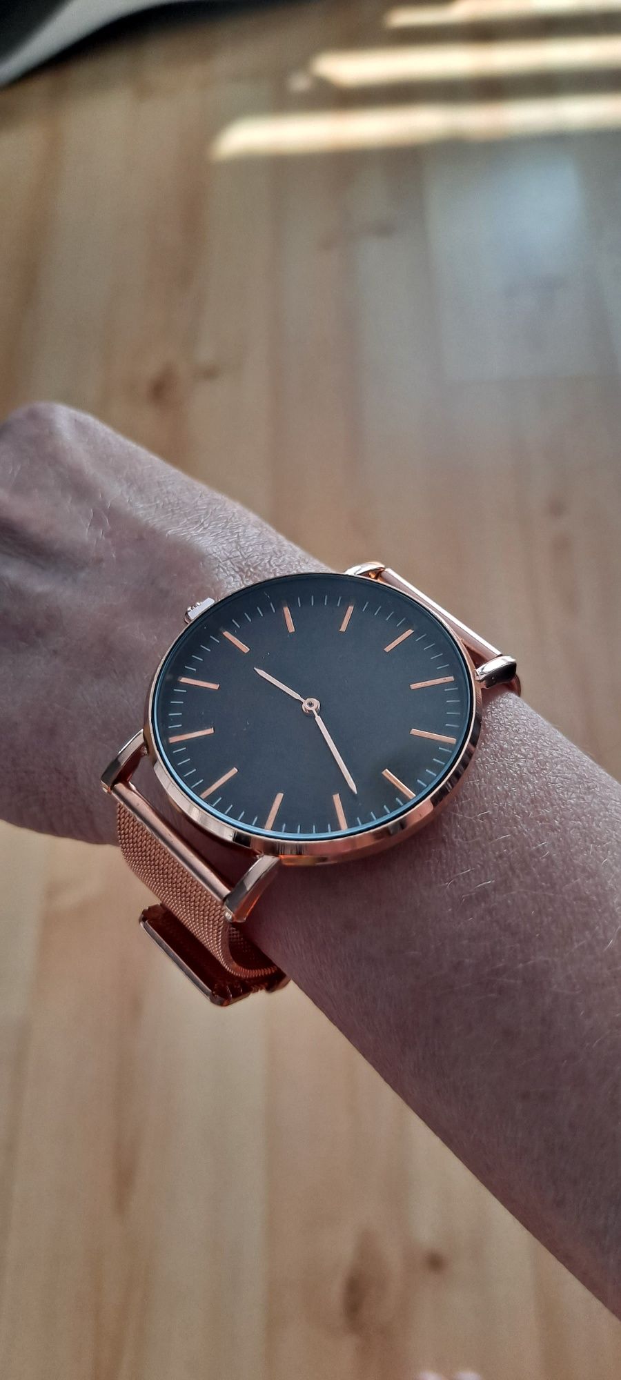Nowy damski zegarek kwarcowy kolor Rose Gold  regulowana bransoleta.