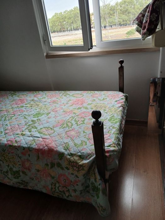 Cama de solteiro com colchão