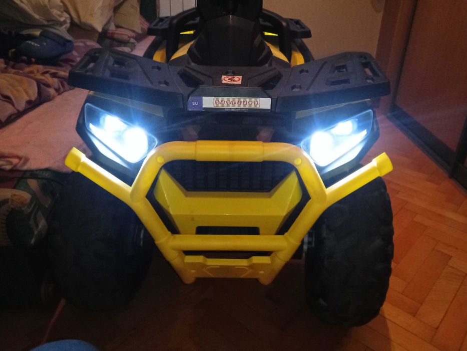 Quad dla dziecka na akumulator w pełni sprawny.