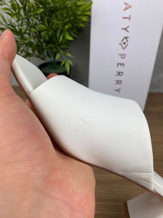 Eleganckie sandały Katy Perry The Gemm Slide r. 40 – kremowe na słupku