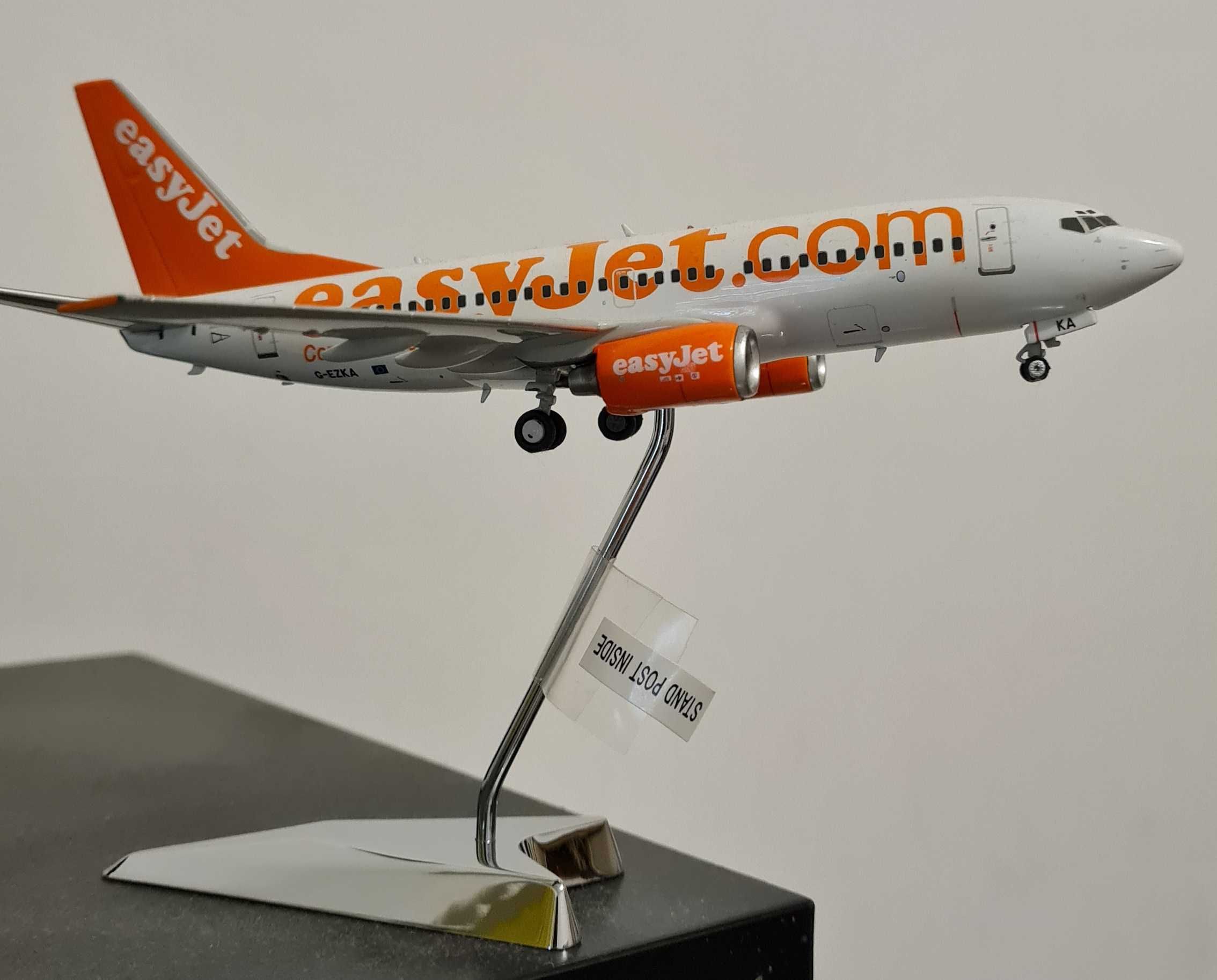 Miniatura 737 EasyJet Gemini 1:200 em metal na caixa