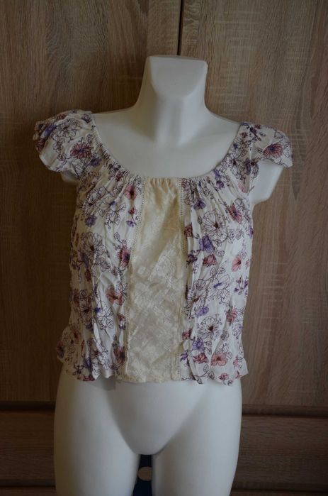 Bluzka letnia biała w kwiatki odkryte ramiona koronka M 38