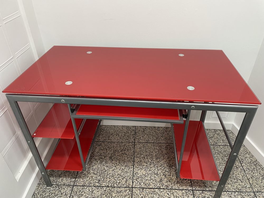 Secretária em vidro e pés em metal