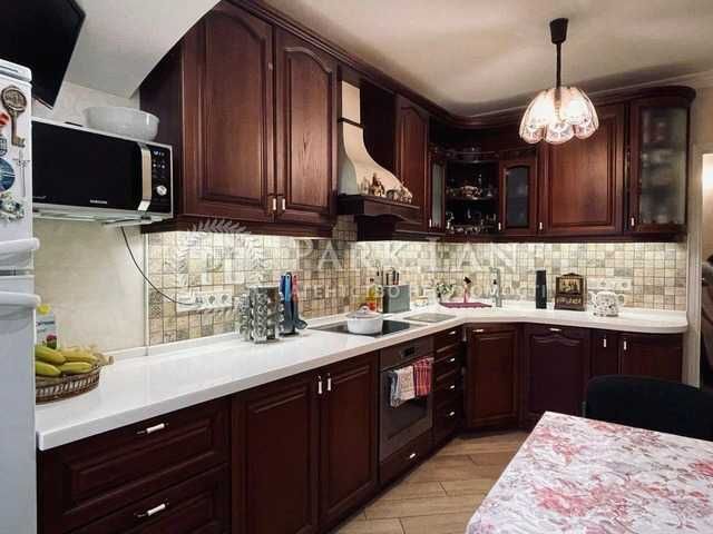 Оболонь ,Івасюка 20,Мінська ,Оболонська набережна .