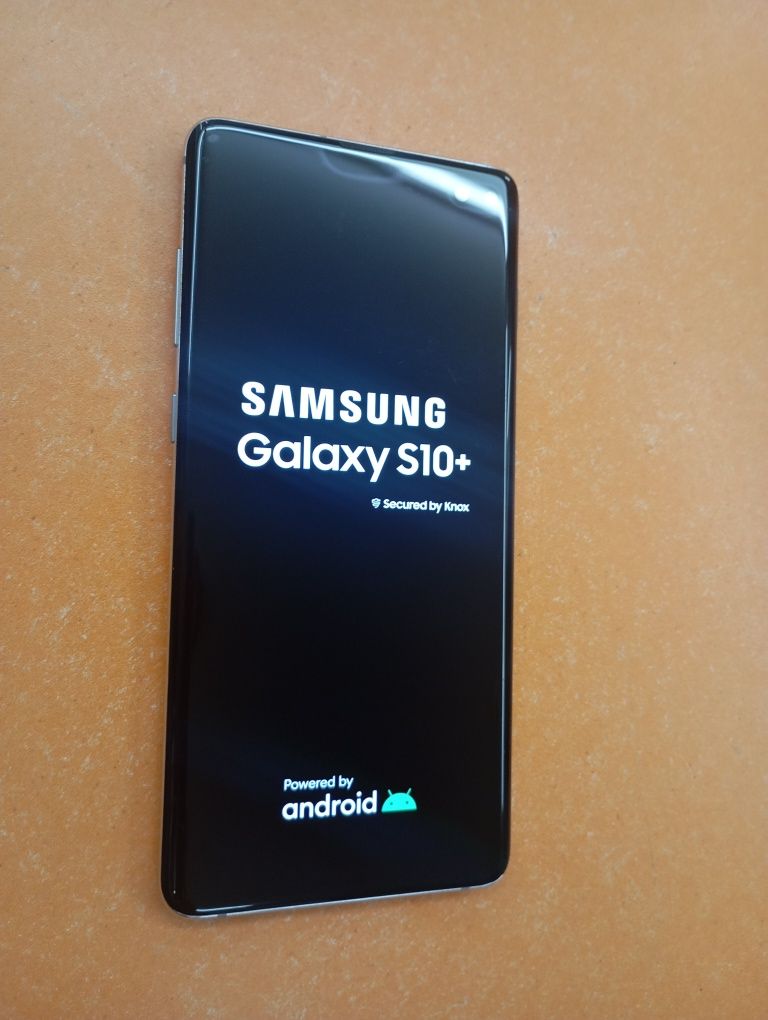 Смартфон SamsungS10+ 8/128gb