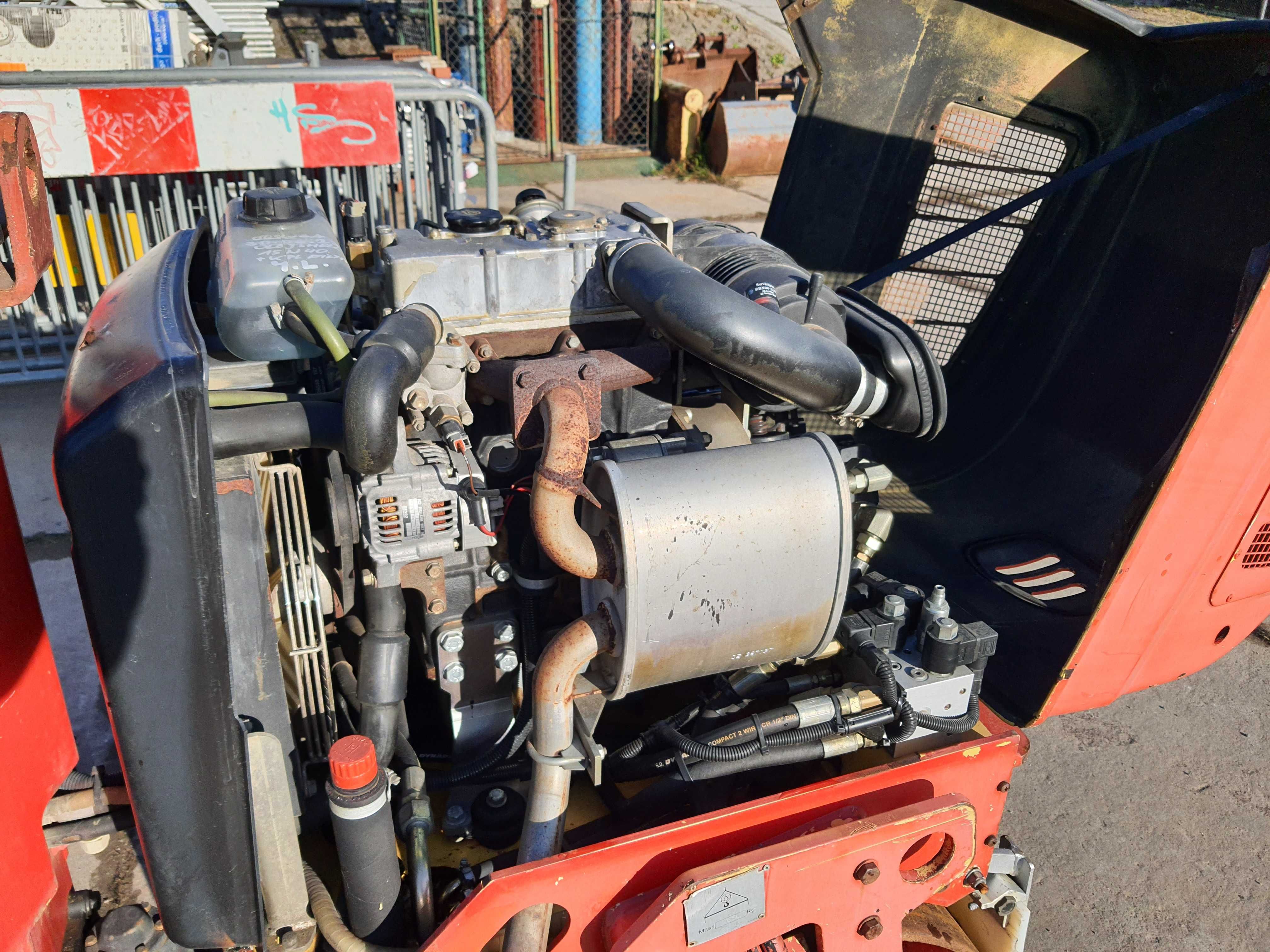 Walec CC800 cało stalowy drogowy