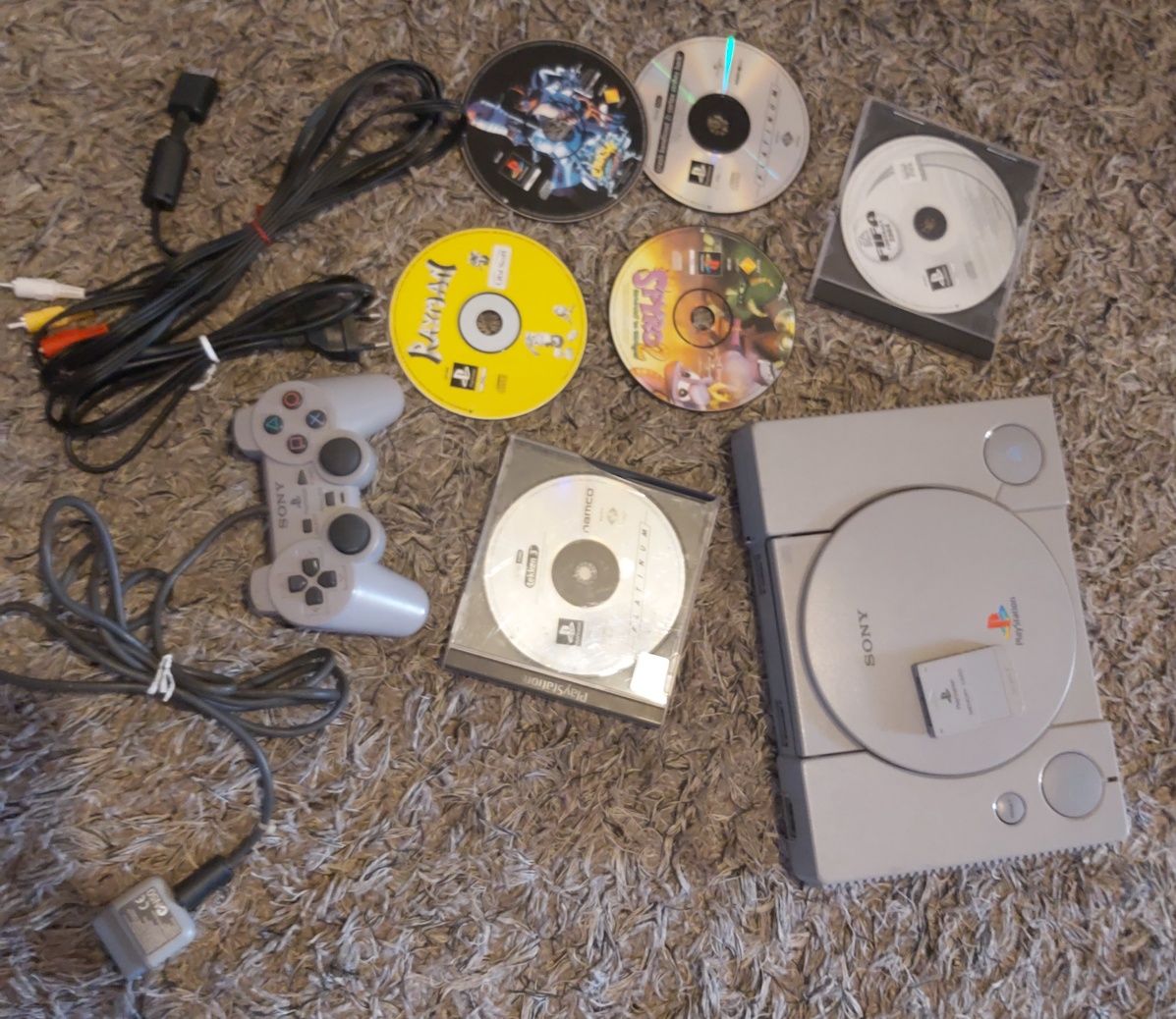 PlayStation 1 com jogos.