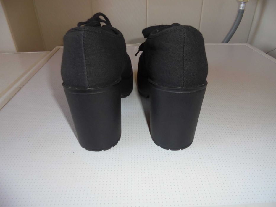 sapatos de senhora cor pretos