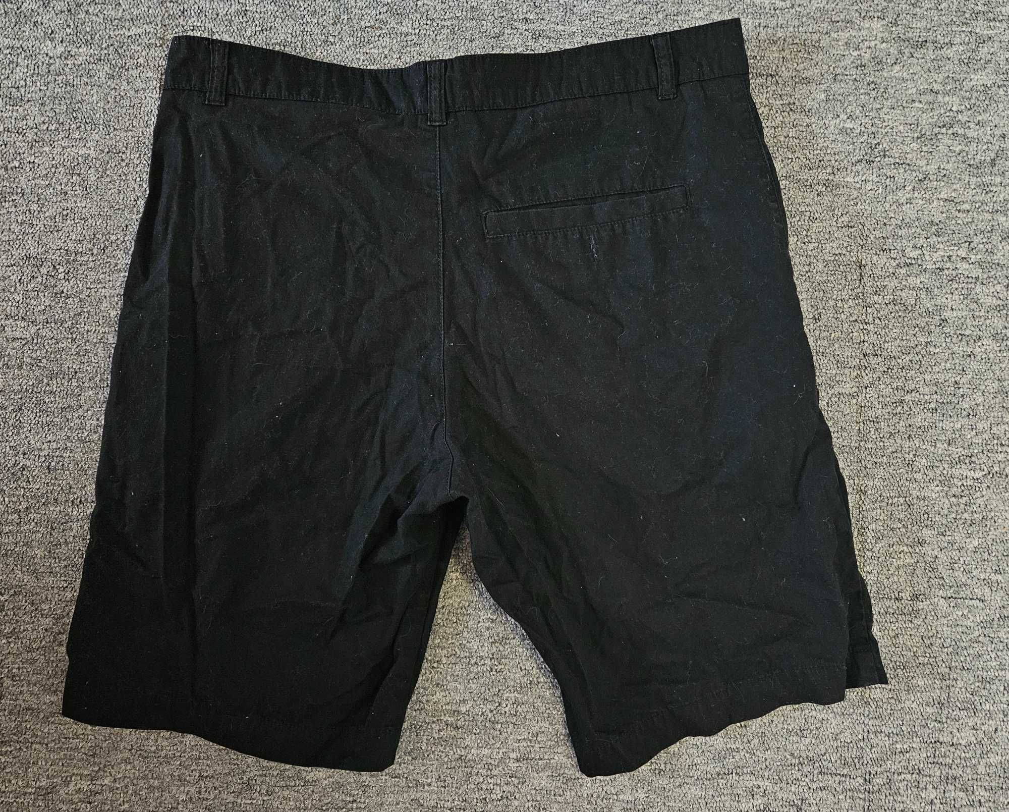 Krótkie spodenki czarne HM rozmiar M EUR 30