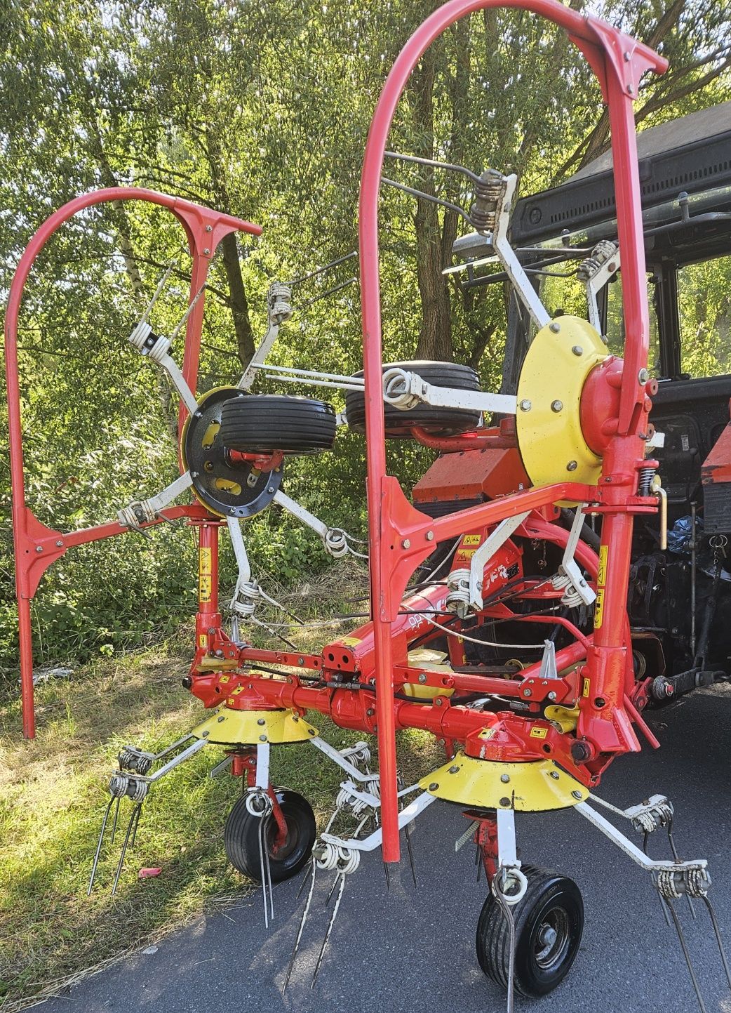 Zgrabiarka pottinger top 420 jf stoll 420 przetrząsacz pottinger hit 4