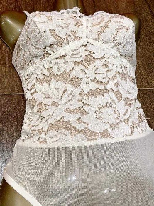 Красиве сексуальне боді з мереживом